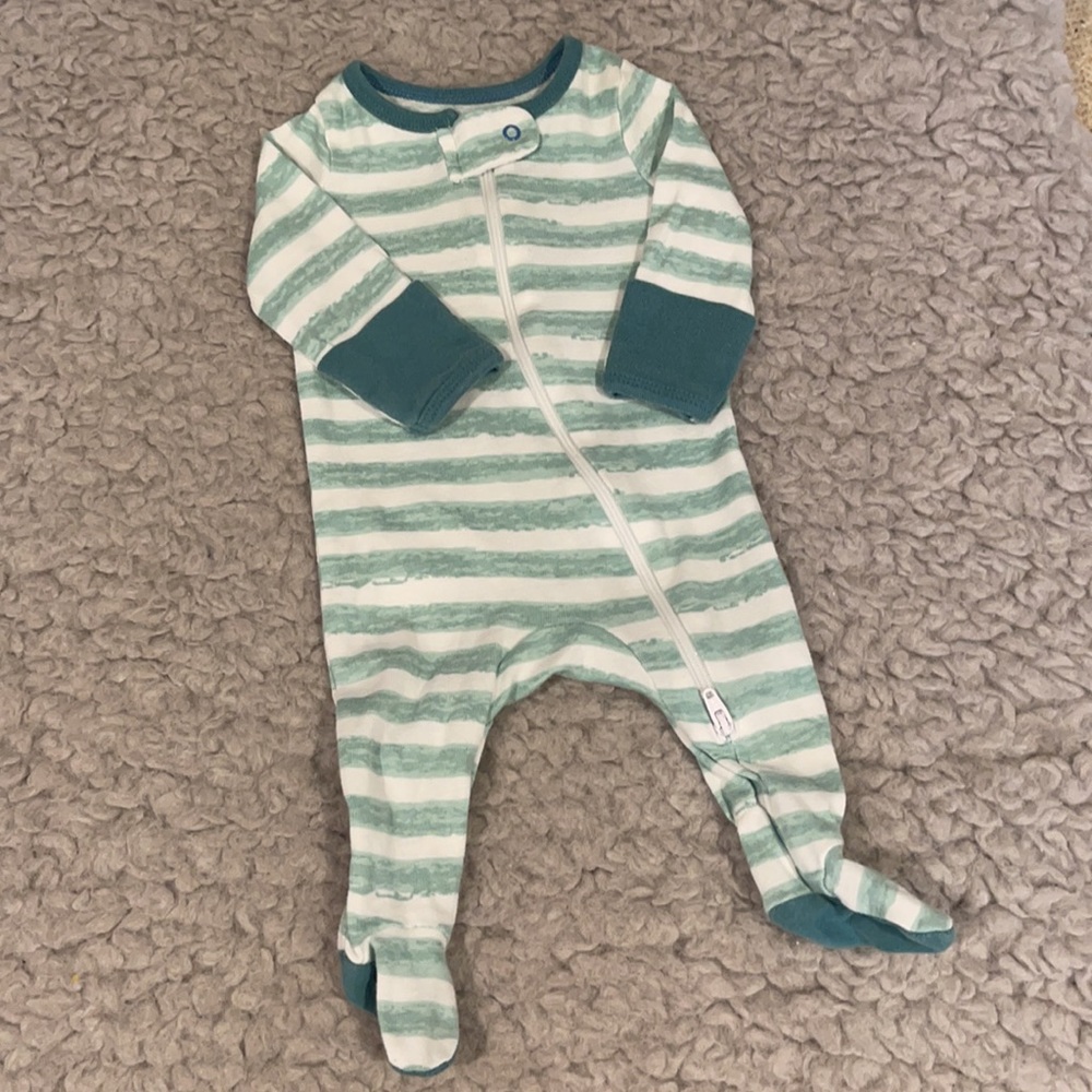 12 Piece Newborn Bundle 💙👶🏼 - Picture 8 of 11